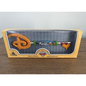 DISNEY PARKS PLUTO 90TH ANNIVERSARY SPECIAL EDITION COLLECTIBLE GRAPHIC KEY NIB